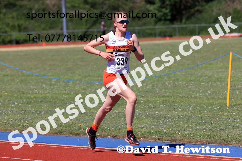 Girls under-15s 3000 metres, 2025 North Eastern Track and Field Champs., Shildon, County Durham. Photo: David T. Hewitson/Sports for All Pics